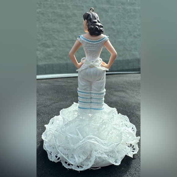 HALLMARK 2009 SCARLETT O' HARA GONE WITH THE WIND SPECIAL EDITION ORNAMENT - Picture 6 of 9